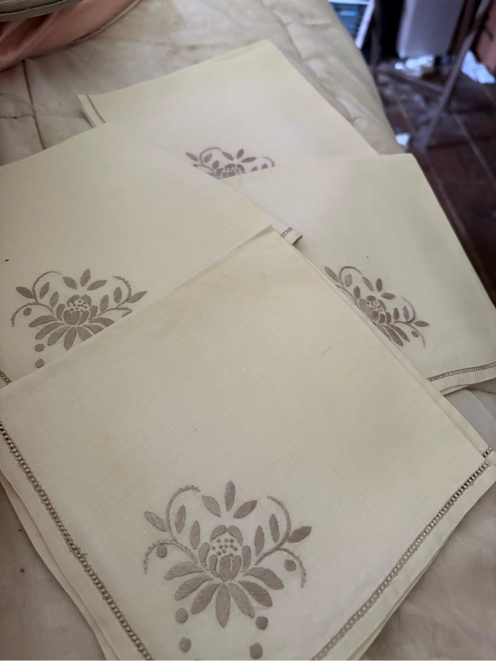 Vintage Cream Floral Embroidered Napkins - Elegant Home Dining